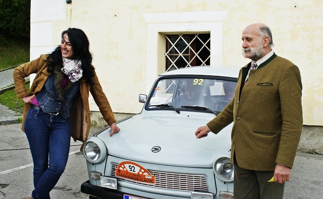 Ein Trabant als interessanter Mittelpunkt, ist nicht gewöhnlich.