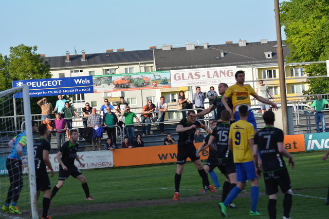 Die Sprungkraft von Legionär Tomas Oravec ist sagenhaft, aber leider wollen seine Kopfbälle einfach nicht ins Tor