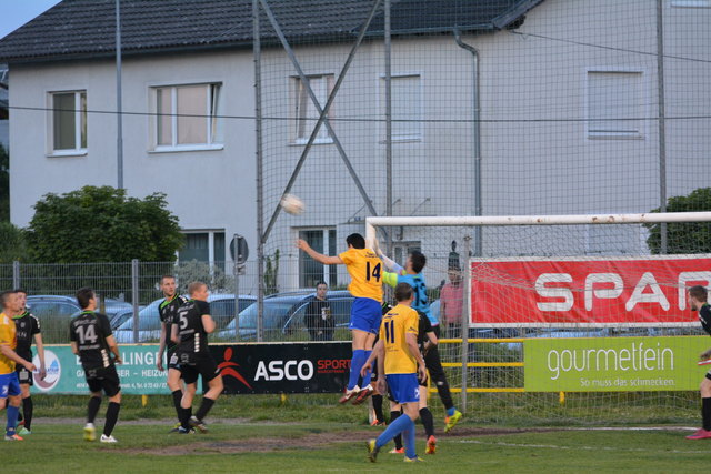 Schade! In dieser Szene kam Tomas Oravec zu einem Kopfball, diese endete jedoch mit Freistoß gegen Marchtrenk