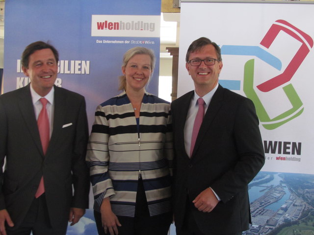 Holding Geschäftsführer Peter Hanke und die Hafenchefs Karin Zipperer und Fritz Lehr