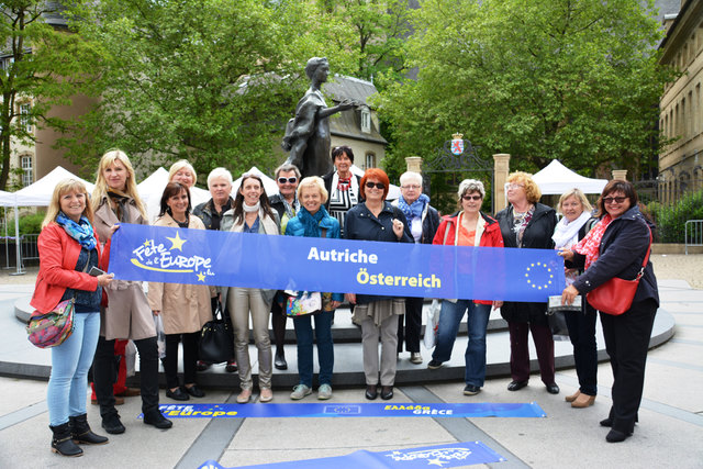 Bezirksfrauenvorsitzende LAbg. Gisela Peutlberger-Naderer (Foto rechts) mit Ihrer Reisegruppe.
