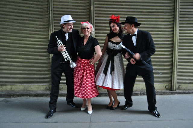 Die "Swingaroos" mit Jimi Ivan, Martha Enser, Bettina Demel und Jeroen van Sundert (v.l.n.r.) begeistern ihr Publikum.