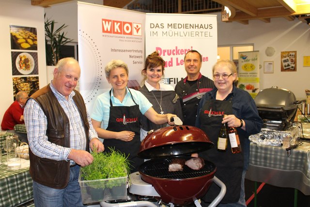 Franz Schwarz, Elisabeth Bierma, Karin Göweil, Gerhard Keplinger und Heidi Schwarz grillten gemeinsam. | Foto: WKO UU