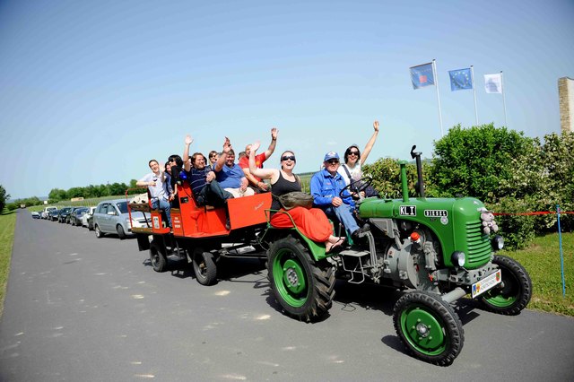 Oldtimer-Traktor-Shuttle