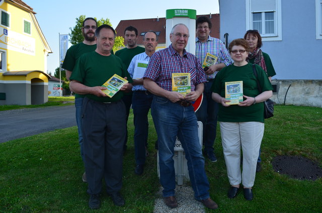 Nachhaltig und wertvoll: Auf reges Interesse stieß Wolfgang Löser (M.) mit seiner Buchpräsentation in Kirchbach.