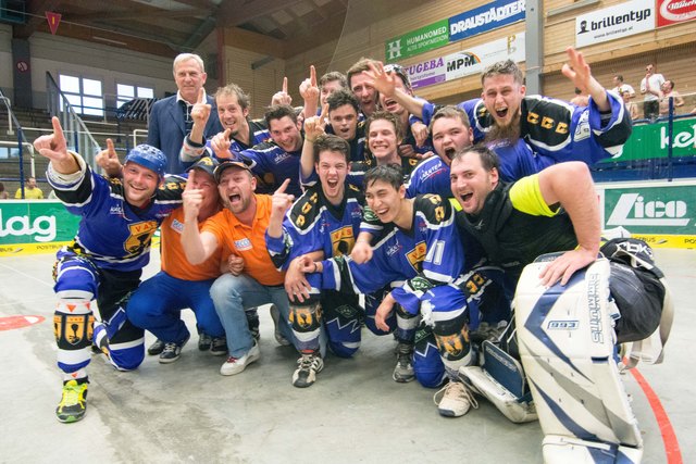 VAS Villach mit Michael Raffl gewann die österreichische Ballhockeymeisterschaft | Foto: Alexander Micheu