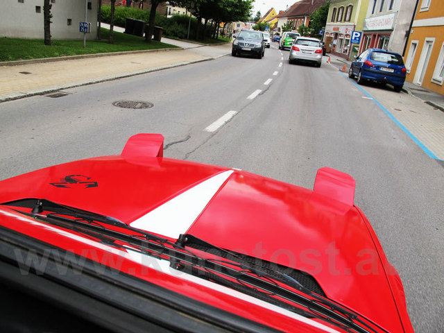 Klingt anders, riecht anders, rüttelt anders als heutige Autos