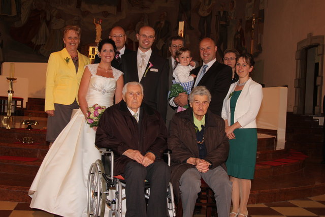 Franz sen., Hermine, Hildegard, Verena, Franz jun., Philipp, Manfred, Florine, Christoph und Silke Jindra, sowie Annemarie Silberbauer. | Foto: Foto: Tischler