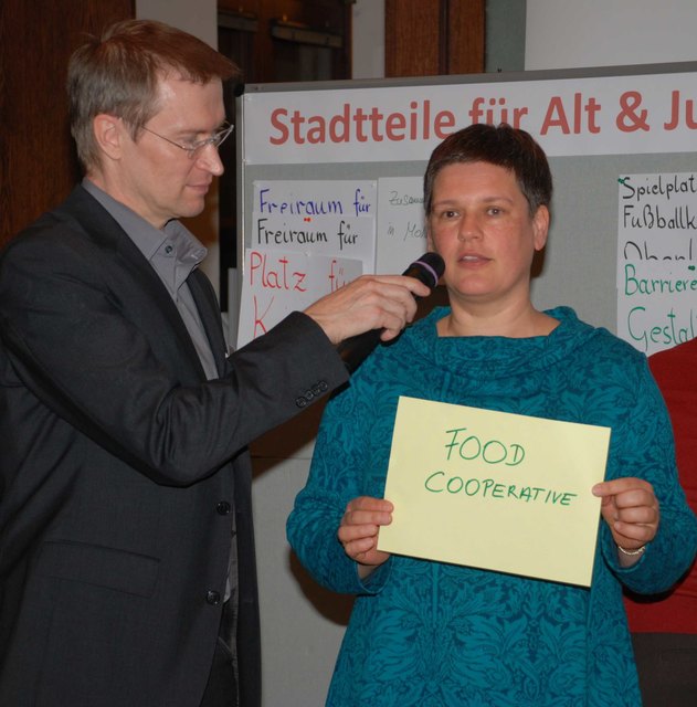 Hans Emrich interviewt Florentina Astleithner bei der Agenda-Startveranstaltung