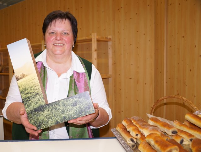 Barbara Saller trägt das "L" für die Direktvermarktung von regionalen Lebensmittel. Die Pionierin macht das seit 1987.