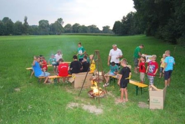 ...Lagerfeuer beim Zeltlager