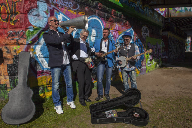 Humus rufen auf zum "Hinhör'n": Ossi Huber, Peter Gröning, Giovanni Jandl, Richie Vejnik | Foto: Wolfgang Kury