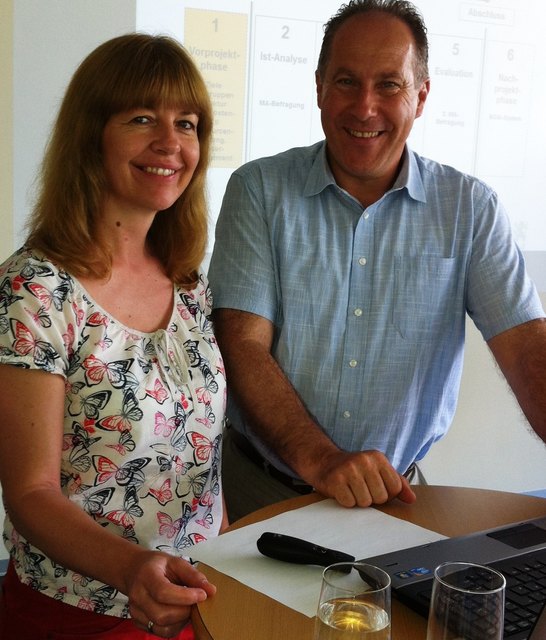 Betriebsratsvorsitzende Karin Fechter (Tagesmütter Stmk.) und AK-Rat Peter Kirchengast (beide von der FCG-GU) informierten sich zum Thema "Betriebliche Gesundheitsförderung" in der Betriebsräte-Akademie der AK-Stmk.