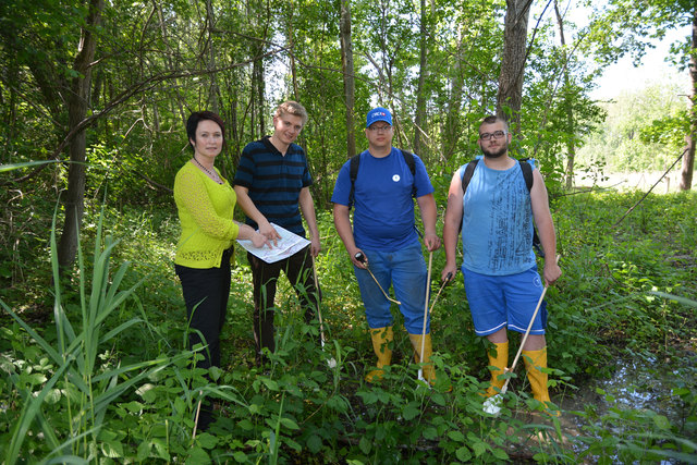 Umweltgemeinderätin Susanne Stöhr-Eißert, Stefan Gotthart von der Abteilung Umwelt & Wasserwirtschaft der Stadtgemeinde Tulln sowie die beiden Mitarbeiter Martin Brunnhuber und Markus Federmann.