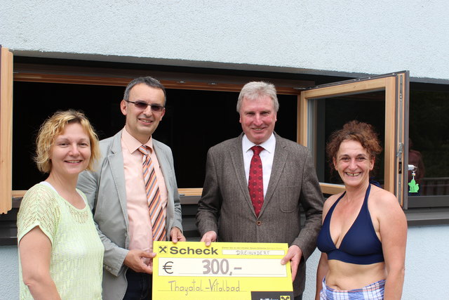 Betriebsleitung Barbara Polt, Geschäftsleiter Mag. Rudolf Mayer, Dir. KR Johann Pamperl, Badedienstleitung Gabi Hauer | Foto: Wellnessoase Thayatal Raabs GmbH