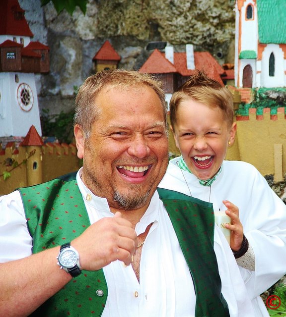 dann braucht es kein gekünsteltes Lachen, denn dann geht die Post ab... Gell Marcy...