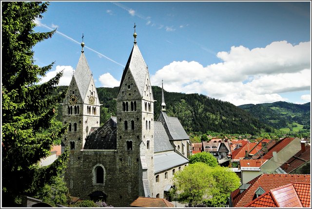 Die Pfarrkirche Friesach ist dem Apostel Bartholomäus geweiht. Sie steht nördlich des Hauptplatzes von Friesach am Fuße des Petersbergs.
