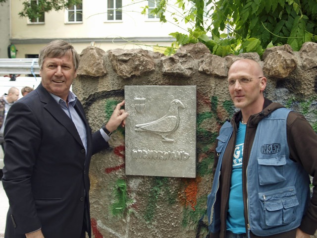 Eröffneten die Wiener Wand: SP-Bezirkschef Erich Hohenberger (l.) und Juvivo-Boss Jörg Fackelmann. | Foto: Foto: GB 3/11