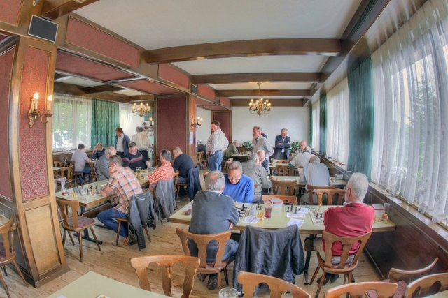 Einblick in den Turniersaal im Gasthof Neubauerhof, bei der Senioren-/Nestoren-Landesmeisterschaft 2014 | Foto: Peter Kranzl