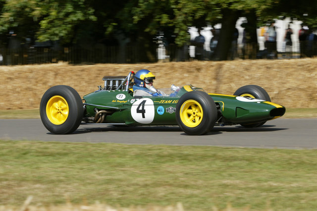 Schnittige Sport- und Rennwagen vergangener Zeiten gibt es beim 1. MAGNA RACINO Oldtimer Race zu sehen. | Foto: © Shutterstock/Michael Stokes