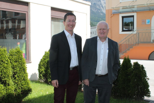 Emil Danler (l.) ist neuer Stadtparteiobmann der FPÖ in Schwaz als Nachfolger von Edi Rieger (r.).