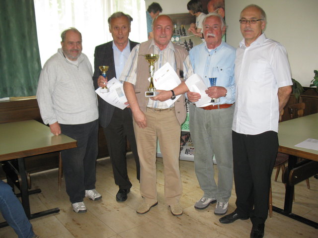 Gruppe Nestoren: Seniorenreferent Reinhard Ziebermayr, Prof. Josef Nußbaumer, Hubert Schröder, Rudolf Honegger, Präsident Günter Mitterhuemer