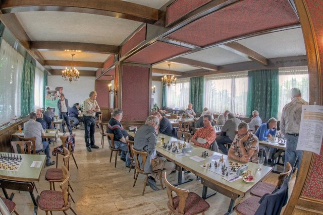 Einblick in den Turniersaal im Gasthof Neubauerhof, bei der Senioren-/Nestoren-Landesmeisterschaft 2014 | Foto: Peter Kranzl
