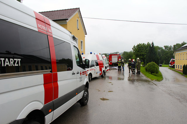 Ganze zwei Stunden lang hatten die Einsatzkräfte vor Ort alle Hände voll zu tun.