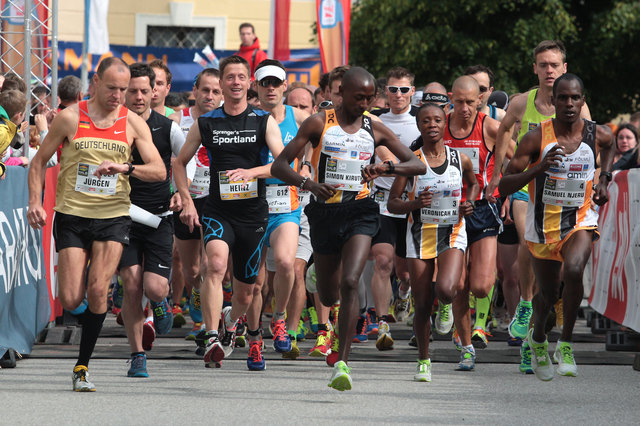 1200 Starter zählten die Lauffreunde Mondseeland beim internationalen Halbmarathon. | Foto: Huemer
