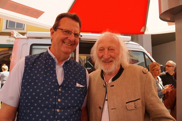 Bürgermeister Fritz Kreil mit Karl Merkatz