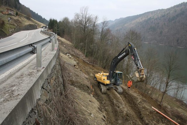 Die Arbeiten für das Baulos "Wesenufer-Schlögen" zählten zu den bisher gefährlichsten des gesamten Donauradwegs. | Foto: Gemeinde Waldkirchen