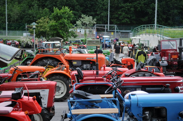 Die schönsten Oldtimer-Traktoren sind am Sonntag auf der Pfarrwiese in Völs zu bewundern!