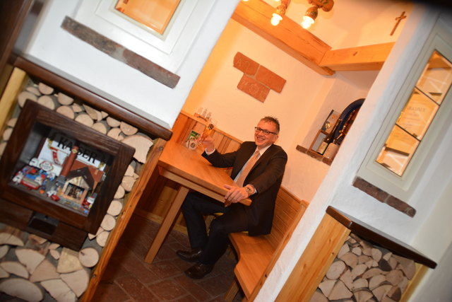 Der Teufl im "Beichtstuhl": In dieser ganz speziellen Ecke lässt es sich im kleinen Kreis und in Abgeschiedenheit genüsslich über die Vorzüge des Bierkonsums diskutieren.