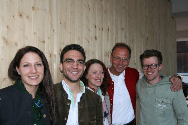 Die Gastgeber Florian Jesner mit Bernadette Gruber, Erika und Christian Kollmann mit Mathias Moser