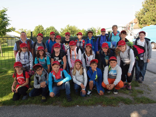 Die 4. Klasse der VS-Purbach auf Projekttage von 4.6 - 6.3.2014 nach Hagensdorf.
Leonie, Manuel, Benjamin, Ines, Wolfgang, Manuel,
Barbara, Lara, Anita, Orsolya, Sophia, Viktoria, Magdalena
Lehrerin Gerda, Ingo, Lisa, Lisa, Vanessa, Elias, Marcel, Emily, Lehrerin Susi, Florian, Julian.