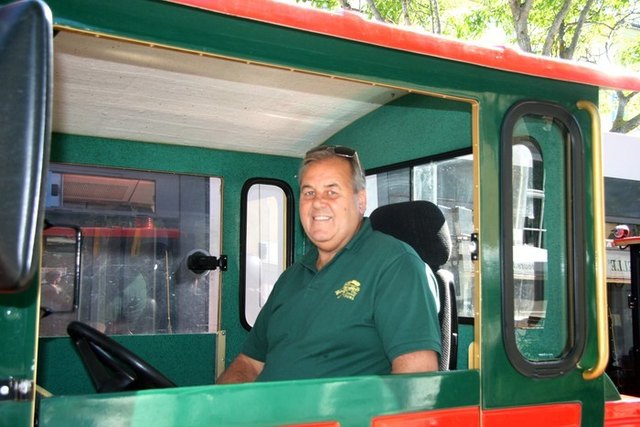 Heute fährt der Chef selbst ! Mario Galler in seinem Heurigen Express (c) Thomas Wolff