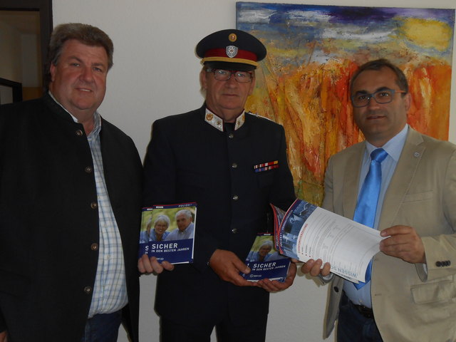 Neue Broschüre für mehr Sicherheit in Kohfidisch vorgestellt: Wilfried Müllner, Adi Kalchbrenner und Norbert Sulyok | Foto: Gemeinde Kohfidisch