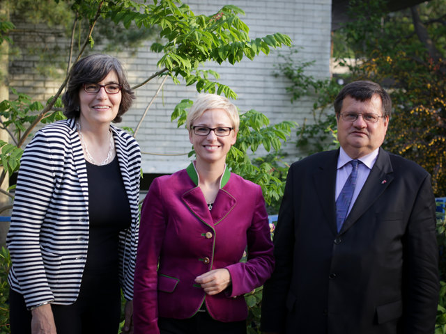 Botschafterin Elisabeth Kehrer, Landesrätin Doris Hummer, Wirtschaftsdelegierter Herwig Palfinger (v. l.).