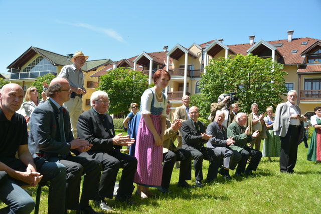 Foto August Schwertl: Vertreter der Gemeinden des Mondsee-Land  und des Bezirks Vöcklabruck