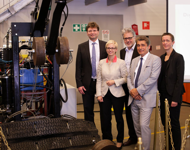 Laborbesuche am Department of Intelligent Hydraulics an Automation der Universität in Tampere.