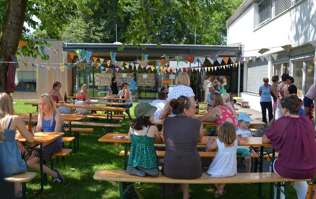 Nach dem offiziellen Teil fand für alle Eltern, Krabbelstuben- und Geschwisterkinder das alljährliche  Sommerfest statt.