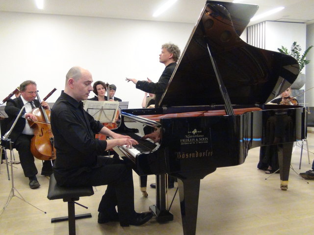Am Bösendorfer-Flügel begeisterte Nick van Bloos mit der Kammerphilharmonie Graz.