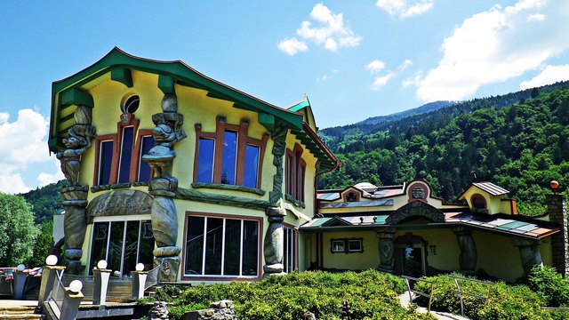 Ein unglaubliches Sanitärgebäude in der Anlage