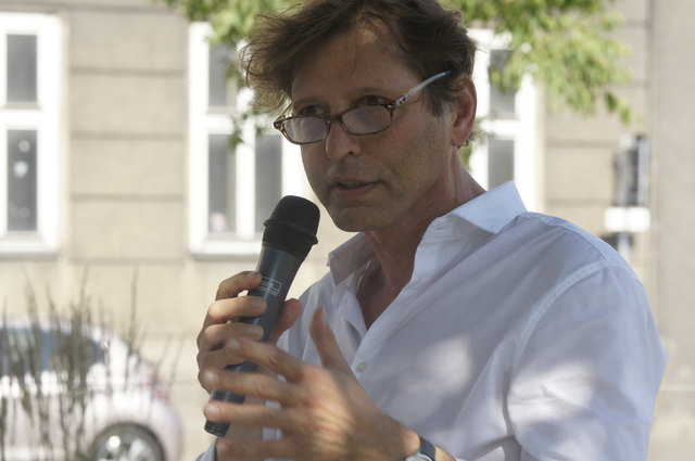 Bezirksvorsteher Thomas Blimlinger eröffnete das Frühlingsfest.
