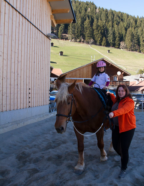 Martina Holzknecht bietet am Simishof in Oberperfuss Fantasie, Erlebnis, Bewegung und Spiel. | Foto: privat