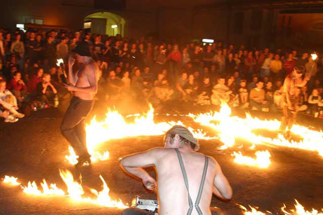 Die Feuershow begeisterte Jung und Alt | Foto: KK