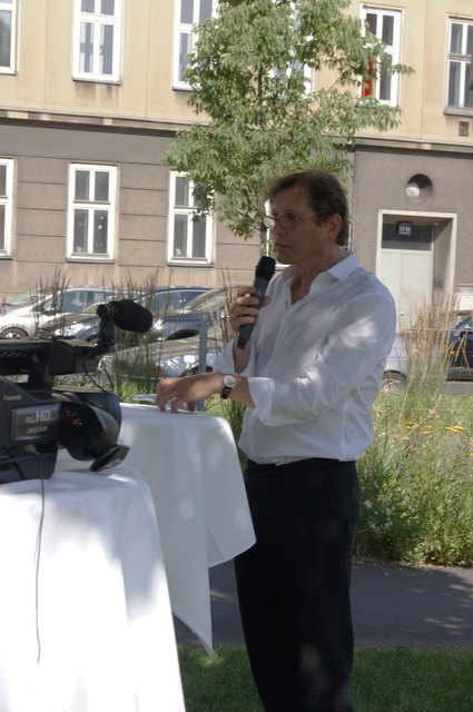 Bezirksvorsteher Thomas Blimlinger eröffnete das Frühlingsfest.