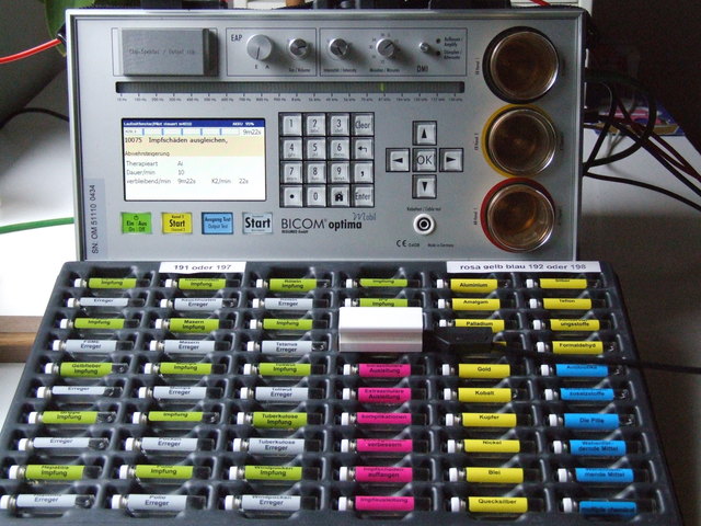 Mit Hilfe des Bicom-Geräts werden die elektromagnetischen Schwingungen gemessen. | Foto: Kraml