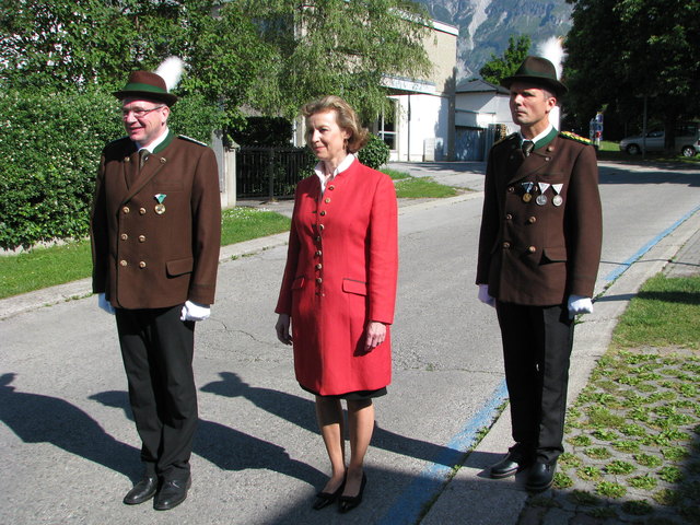 EOSM Bgm. Dr. Eva Maria Posch, EOSM LR Mag. Johannes Tratter und LOSM Dr. Christoff Platzgummer vor dem Abschreiten der Ehrenkompanie und Fahnenabordnungen