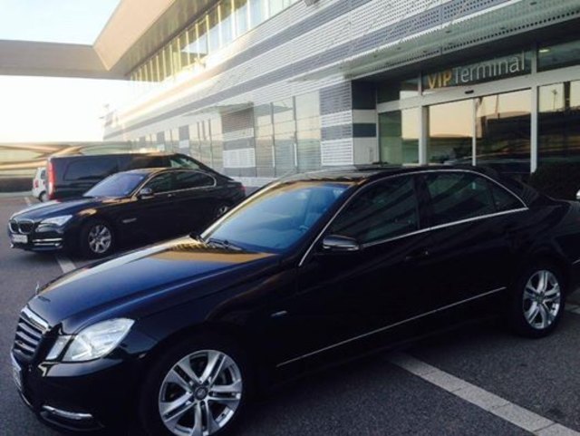 Ein Limousinenservice für unsere VIP-Gäste.  http://www.orangetaxi.at/index.php/de/unsere-fahrzeuge.html